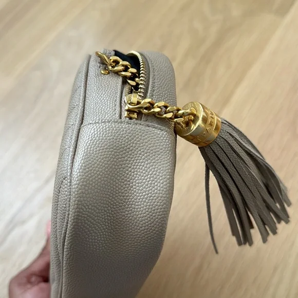 Saint Laurent mini Lou
Used a handful of time/scratches on front logo - Picture 3 of 8